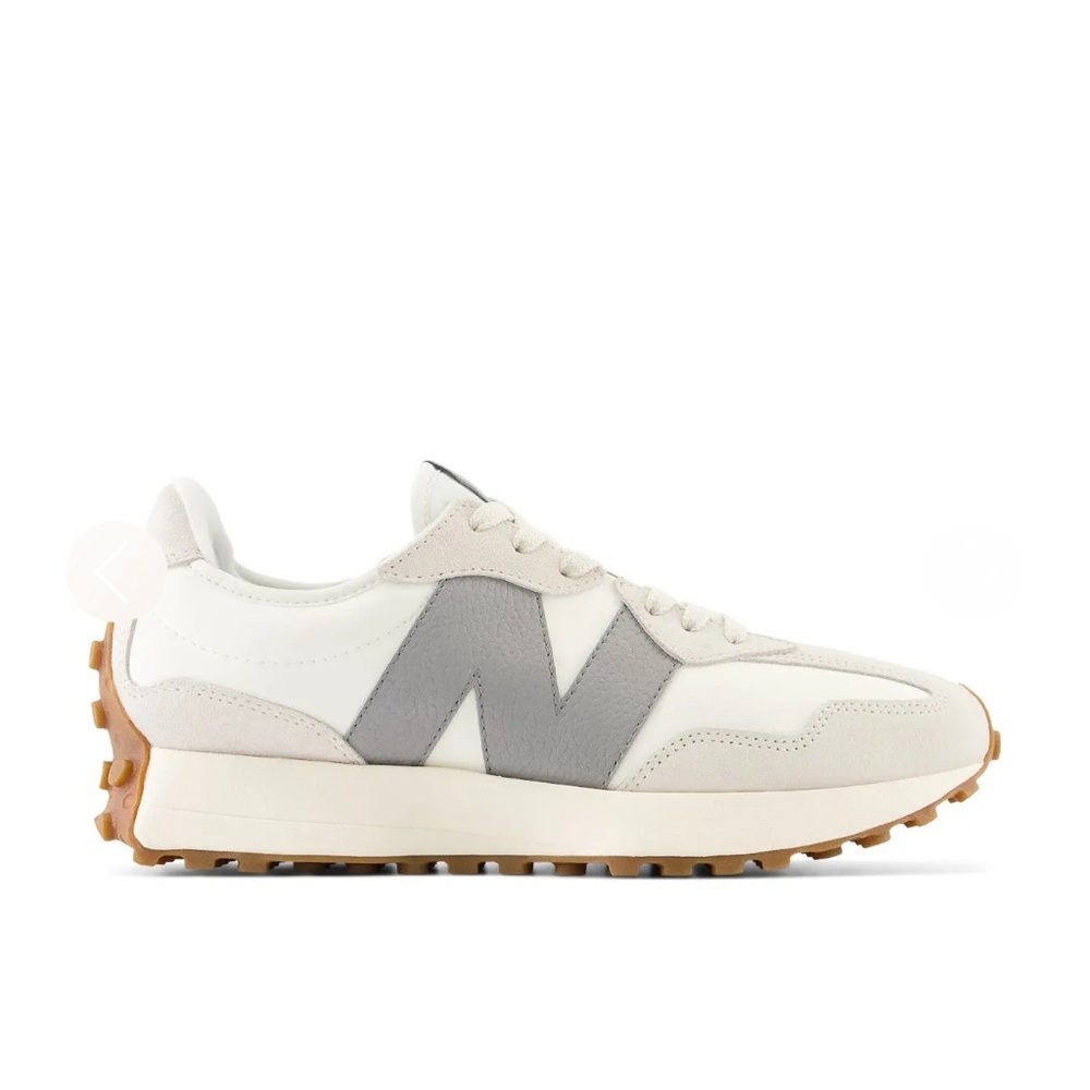 NEW BALANCE
UNISEX 327 Men’s Size 7 Women’s 8.5